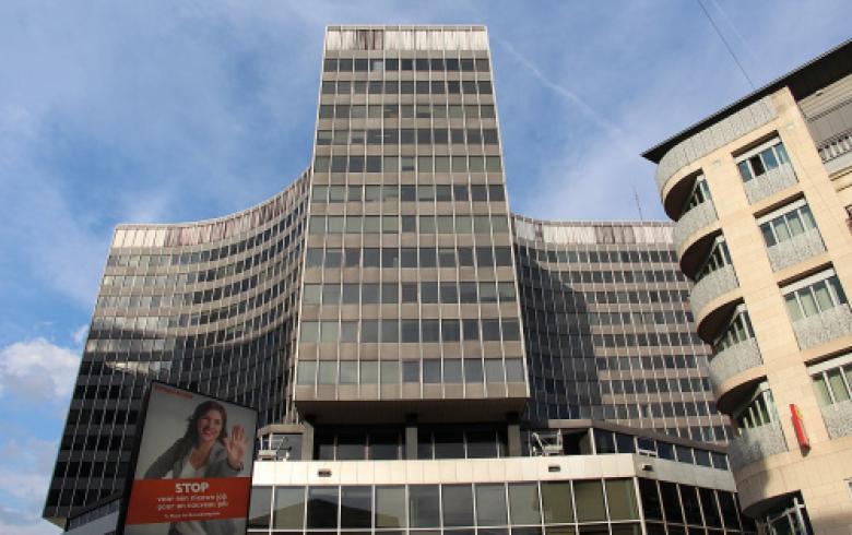 1280px-Bruxelles_-_Centre_Monnaie_&_Administration_Communale_de_Bruxelles.jpg